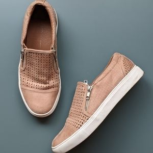 Report Alexa Sneaker in Nude, Women's size 8
